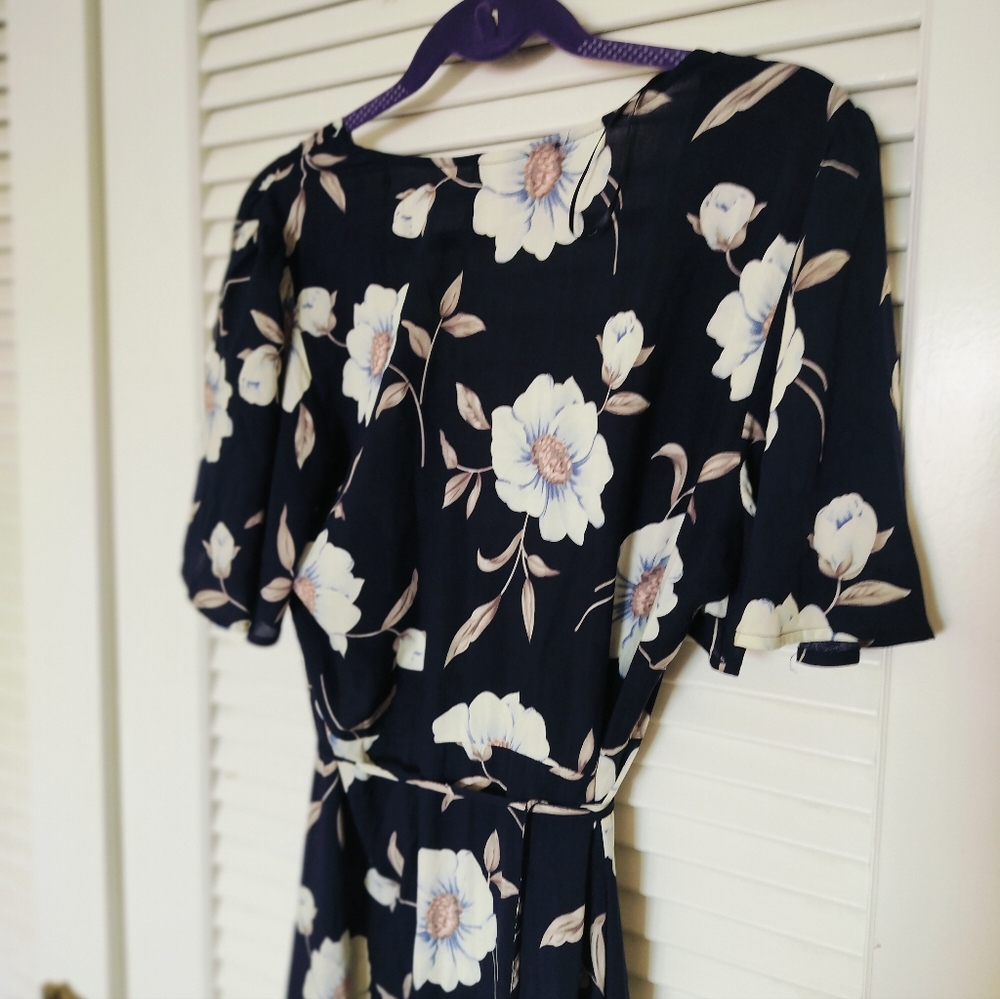 LuLu Navy Blue White Floral Hi-Lo 100% Rayon Wrap Dress Size Large - Picture 4 of 9